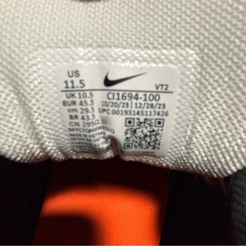 Nike Vomero 5 Shoes - Picture 5 of 6
